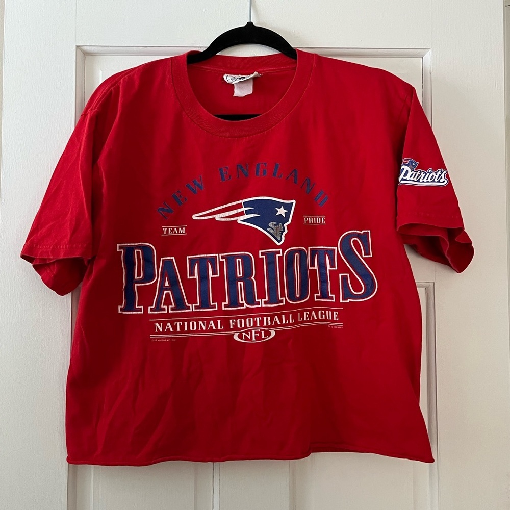 Vintage Patriots Football Red Short Sleeve Tshirt Cropped
